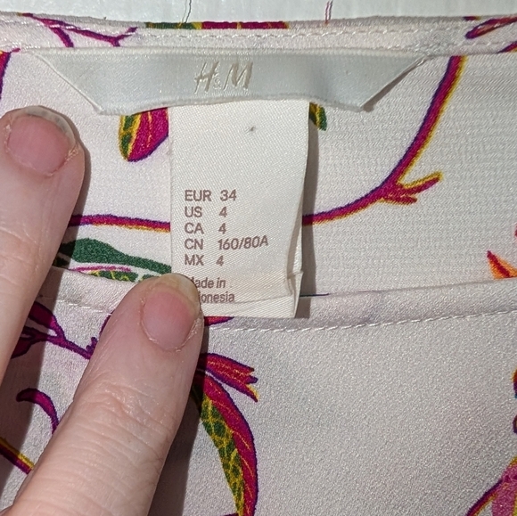 H&M Ruffled 3/4 Sleeve Blouse in White and Red - Picture 2 of 5